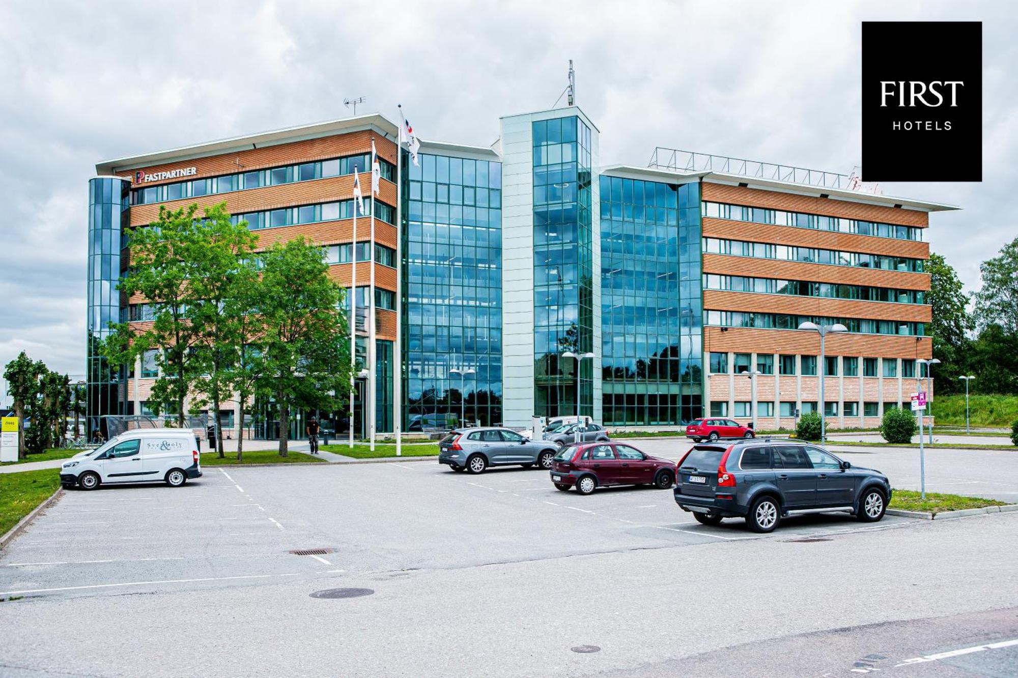 乌普兰斯韦斯比兹利普酒店 Upplands-Väsby 外观 照片