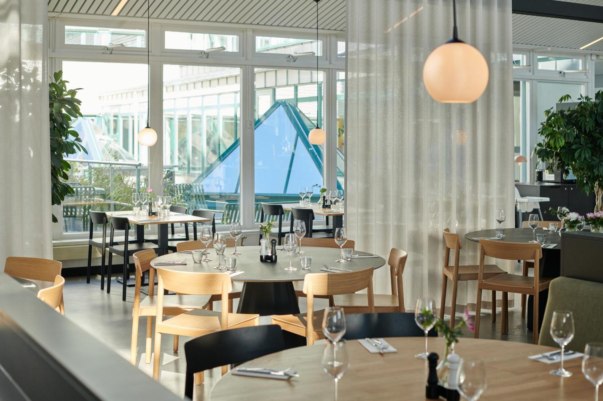 乌普兰斯韦斯比兹利普酒店 Upplands-Väsby 外观 照片
