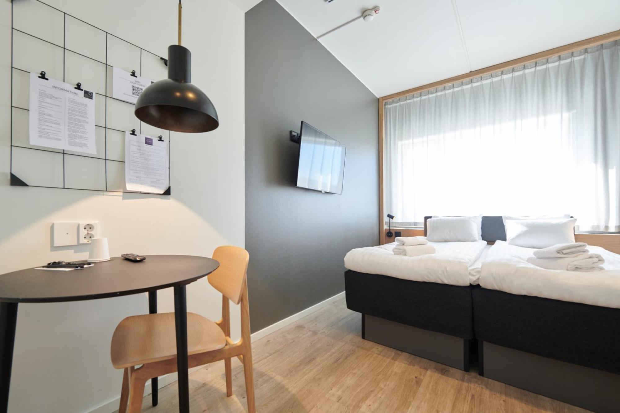 乌普兰斯韦斯比兹利普酒店 Upplands-Väsby 外观 照片